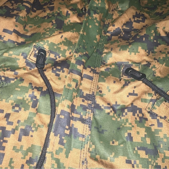 Zara pixelated camo parka - Picture 4 of 5